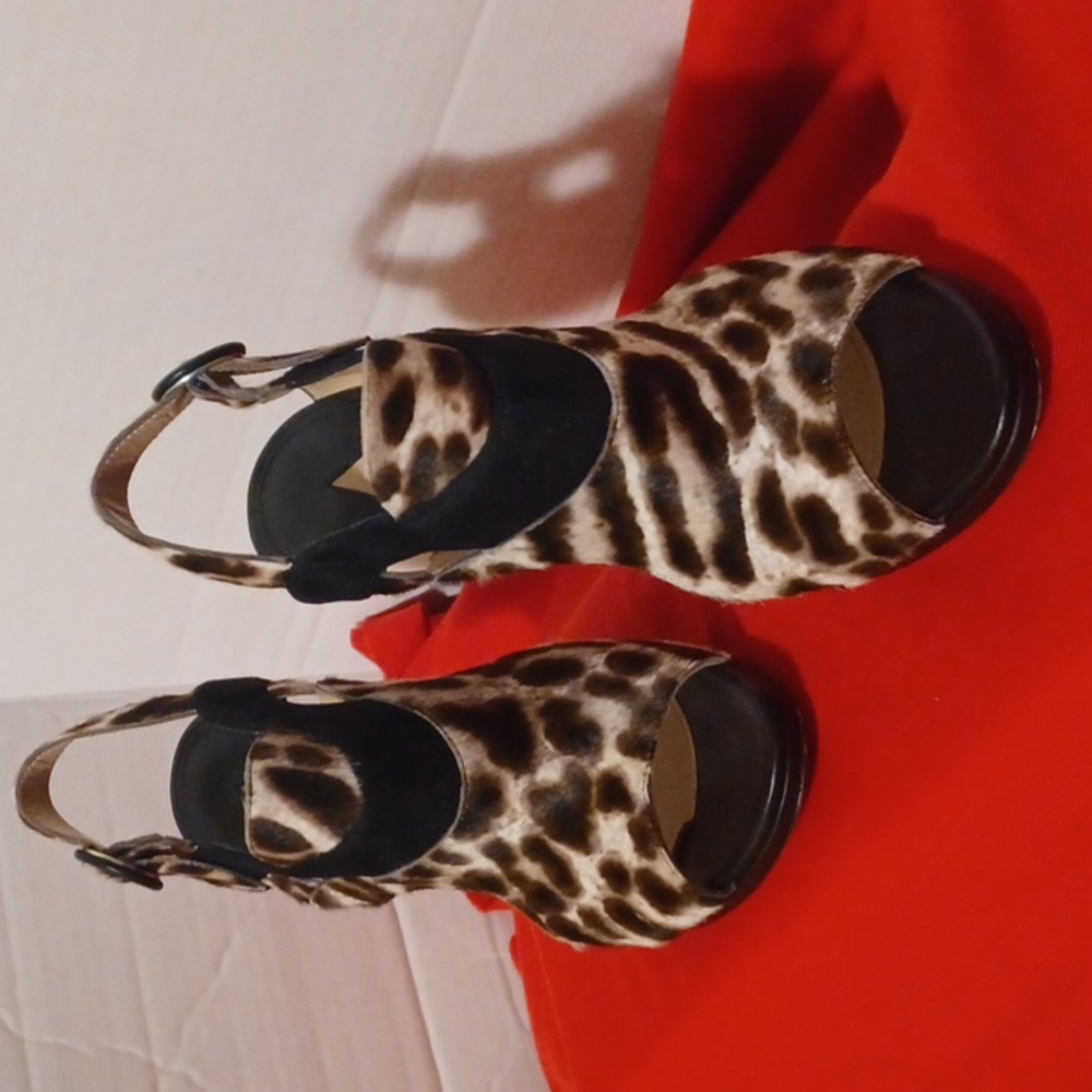 PAUL ANDREW Women's Suede Shoes. Size 6.5